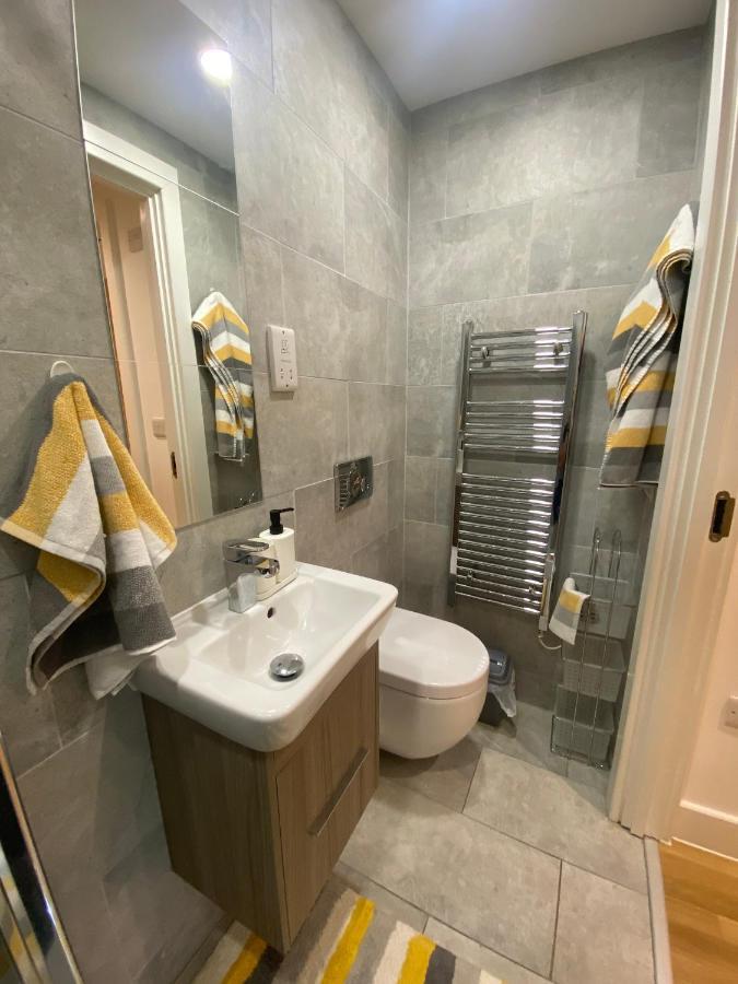 Modern 2 Bed Apartment With Juliet Balcony - Dhb Stays Leeds  Exteriör bild