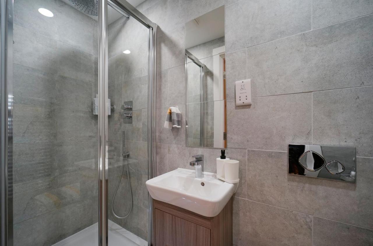 Modern 2 Bed Apartment With Juliet Balcony - Dhb Stays Leeds  Exteriör bild