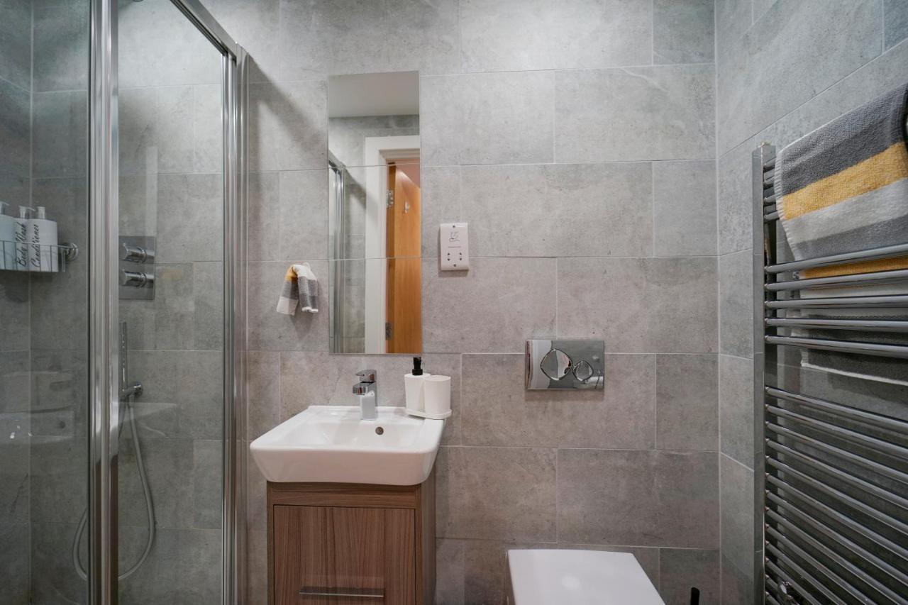 Modern 2 Bed Apartment With Juliet Balcony - Dhb Stays Leeds  Exteriör bild